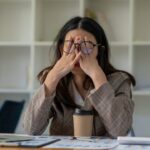 스마트폰 중독으로 인한 거북목 증후군 해결하기