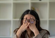 스마트폰 중독으로 인한 거북목 증후군 해결하기