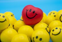 운동이 우울감 개선에 도움이 되는 이유 red and yellow smiley balloon