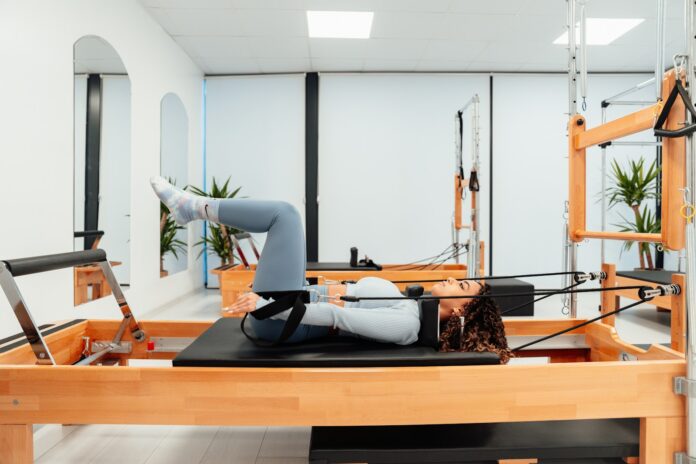 a woman is doing a pivot on a pivot machine
