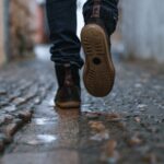 보행습관 교정의 중요성과 필라테스의 역할 close-up photography of person walking on pavement