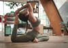 요가, 필라테스 어떻게 다를까? woman doing yoga