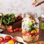 운동 효과 높이려면 무엇을 먹어야 할까? 운동 전·후 음식 선택이 중요 person holding brown grains