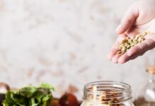 운동 효과 높이려면 무엇을 먹어야 할까? 운동 전·후 음식 선택이 중요 person holding brown grains
